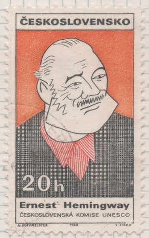 Sello E01530: hoja 98, Checoslovaquia: Sello Multicolor, dentado. Caricaturas personajes populares siglo XX. Ernest Hemingway, 20 Haleru