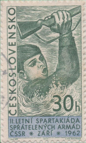 Sello E01090: hoja 71, Checoslovaquia: Sello Verde dentado. 2ª Spartakiadas de las Fuerzas Armadas Checas. Soldado nadando con rifle, 30 Haleru
