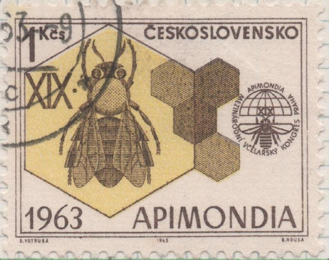 Sello E01140: hoja 75, Checoslovaquia: Sello Amarillo y marron dentado, XIX Congreso Internacional de Apicultores, Apimondia, 1 Koruna