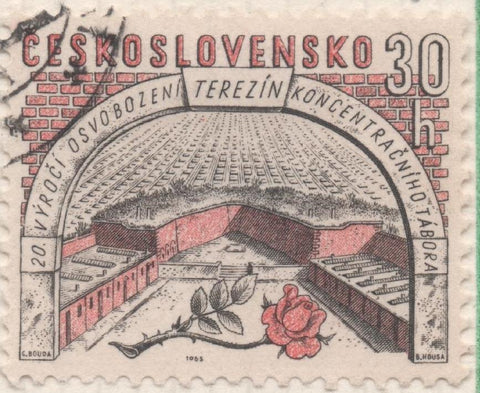 Sello E01247: hoja 81, Checoslovaquia: Sello Rosa y negro, dentado. 20 Aniversario del Campo de Concentración de Terezin, 30 Haleru