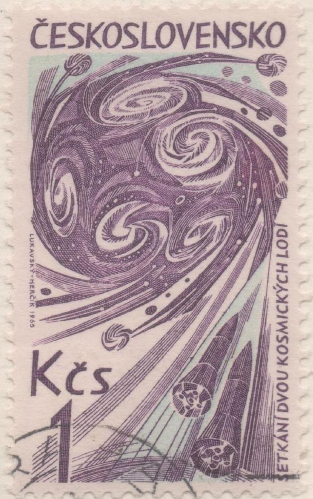 Sello E01256: hoja 81, Checoslovaquia: Sello Lila y azul, dentado. Astronautica. Encuentro de naves espaciales, 1 Koruna