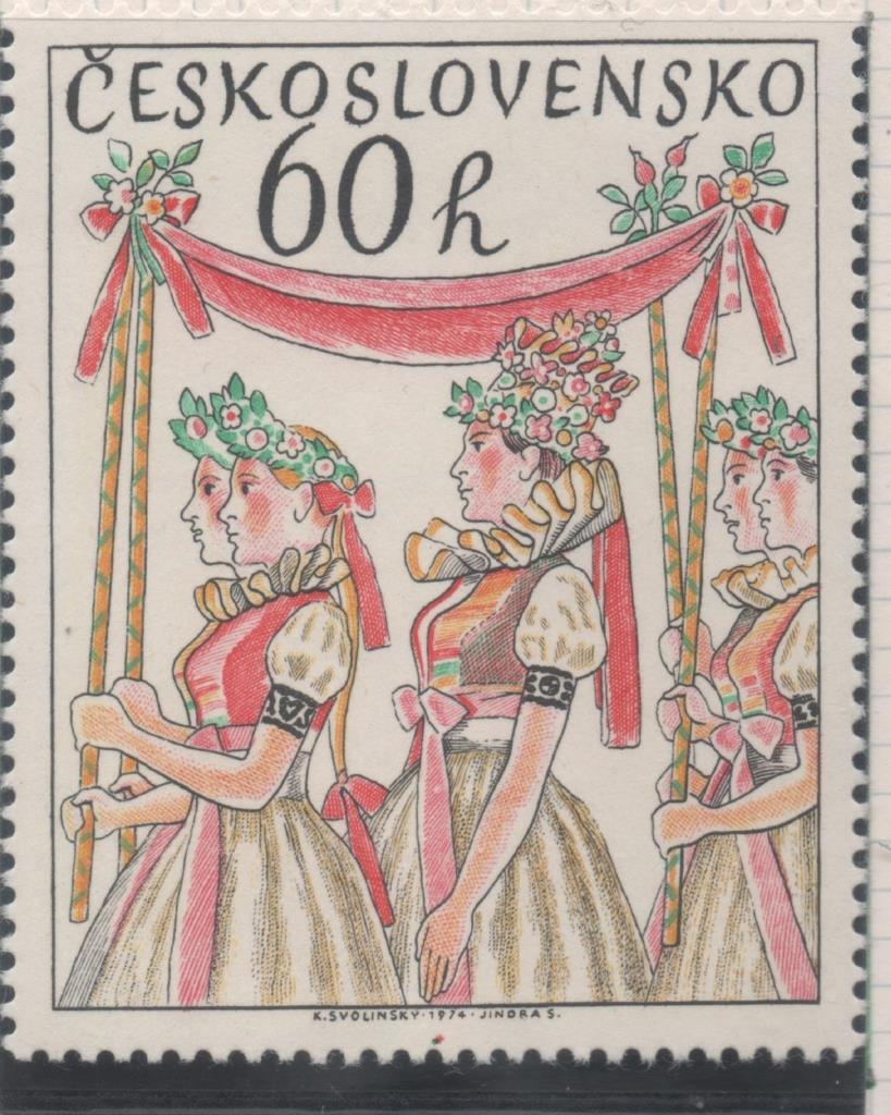 Sello E01930: hoja 128, Checoslovaquia: Sello Multicolor, dentado. Costumbres Folklóricas. Reinetas de Moravia,60 Haleru