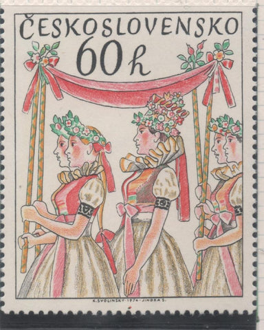 Sello E01930: hoja 128, Checoslovaquia: Sello Multicolor, dentado. Costumbres Folklóricas. Reinetas de Moravia,60 Haleru
