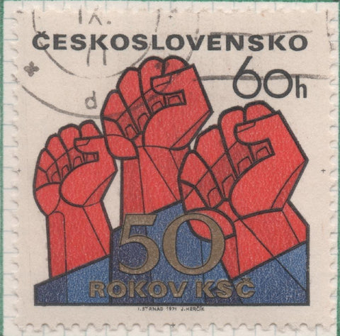 Sello E01695: hoja 110, Checoslovaquia: Sello Multicolor, dentado. 50 Aniv del Partido Comunista Checoslovaco. Puños en Alto, 60 Haleru