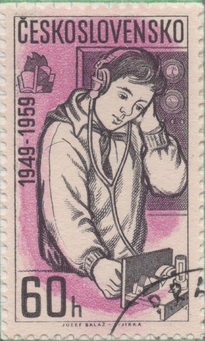 Sello E00888: hoja 60, Checoslovaquia: Sello Ros y negro dentao. 10º Aniv. Organización jovenes pioneros. Joven técnico de rádio, 60 Haleru