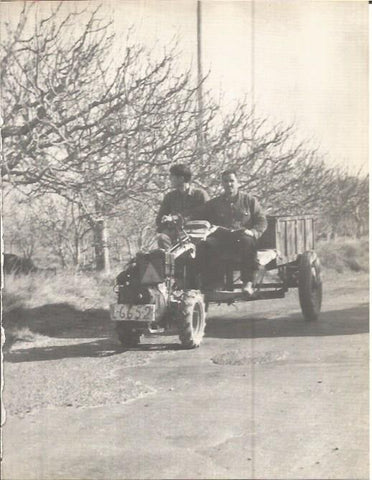 LAMINA V00283: Motocultor en campo del Segria, Lerida