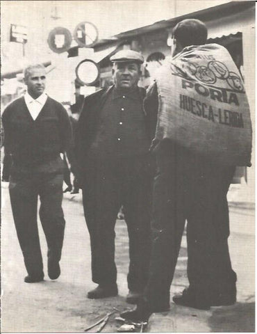 LAMINA V00299: Hombre con saco en La Noguera, Lerida