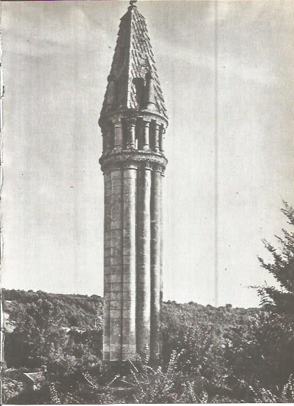 LAMINA V00368: Linterna funeraria en Fenioux, Francia