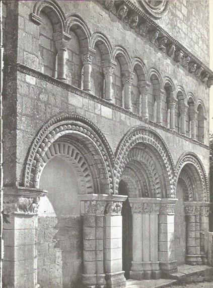 LAMINA V00367: Iglesia de Saint Fort sur Gironde, Francia