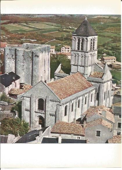 LAMINA V00366: Iglesia de Saint Pierre y torreon en Chauvigny, Francia