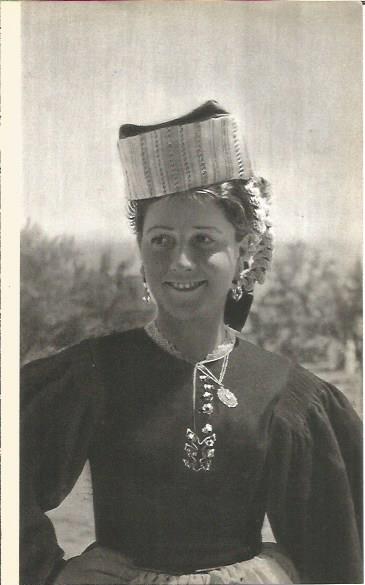 LAMINA V00407: Traje scanno, Italia