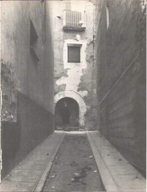 LAMINA V00329: Señora en Sant Esteve de Llitera, Lerida
