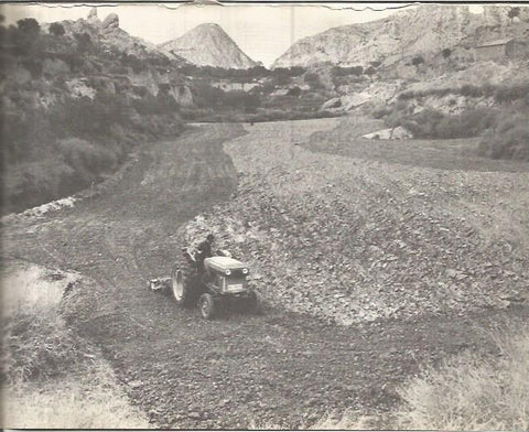 LAMINA V00328: Campo con tractor en Sant Esteve de Llitera, Lerida