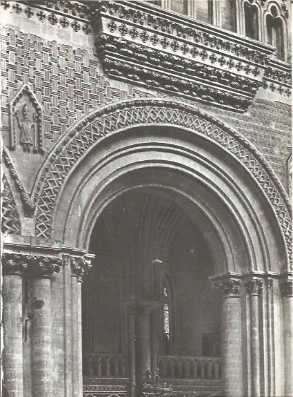 LAMINA V00354: Arcadas nave central Catedral de Bayeux, Francia