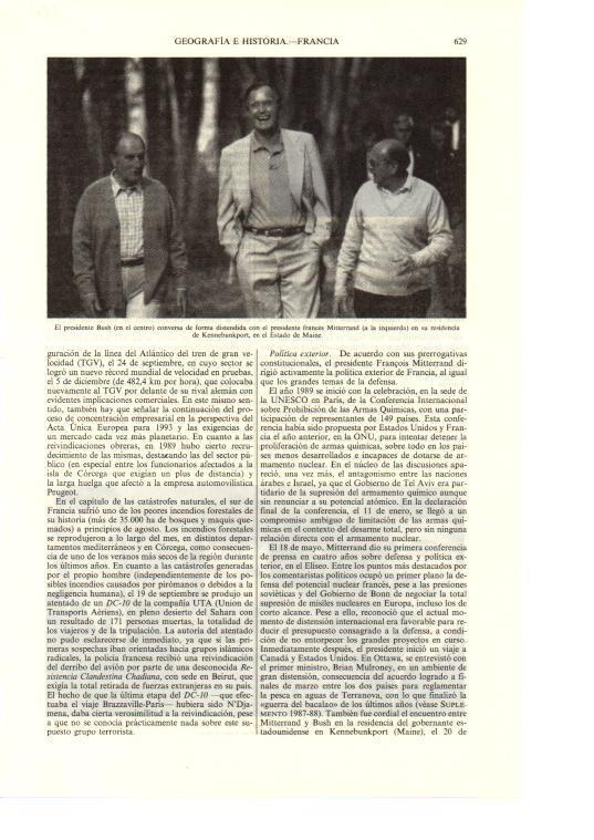 LAMINA ESPASA 38695: G. Bush y F. Miterrand en Kennebunkport, Estados Unidos