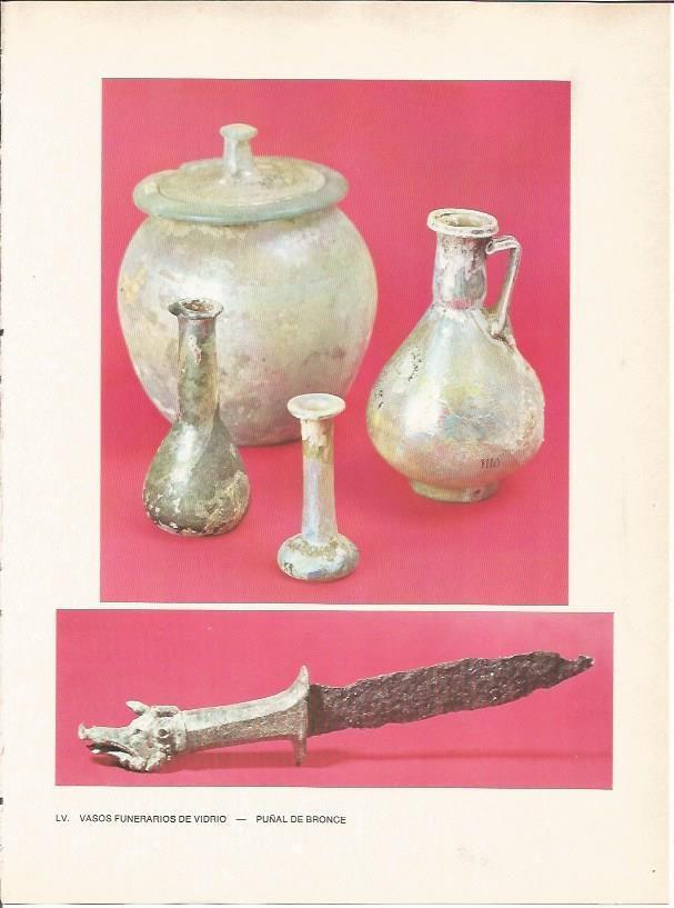 LAMINA 27504: Vasos funerarios y puñal de la antigua Roma