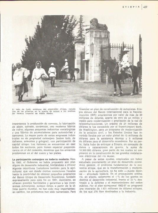 LAMINA V01714: Leon de Juda en los jardines del Palacio Imperial de Addis Abebs