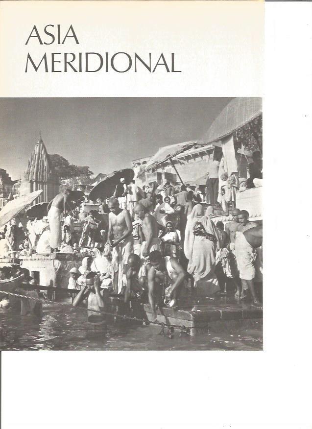 LAMINA V01761: Peregrinos en las escalinatas del rio Ganges en Benares