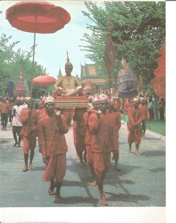 LAMINA V01747: Desfile en la ciudad de Phnom Penh, Camboya
