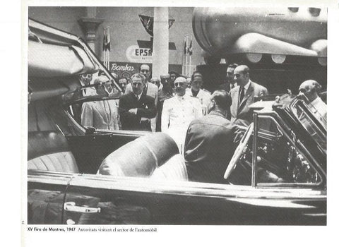 LAMINA V02470: XV Fire de Mostres 1947. Autoridades visitando el sector del automovil