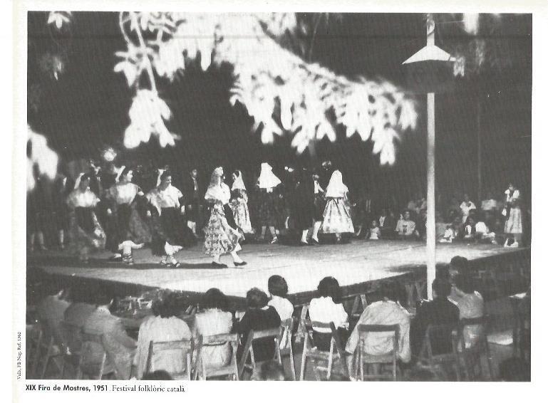 LAMINA V02480: XIX Fire de Mostres 1951. Festival folclorico catalan