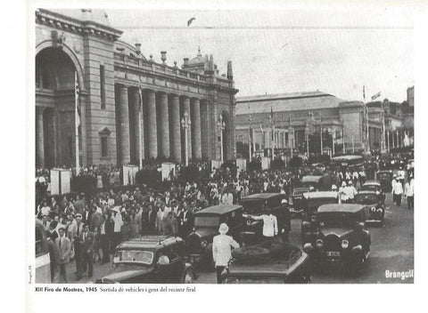 LAMINA V02462: XII Fira de Mostres 1944. Salida de vehiculos y gente del recinto