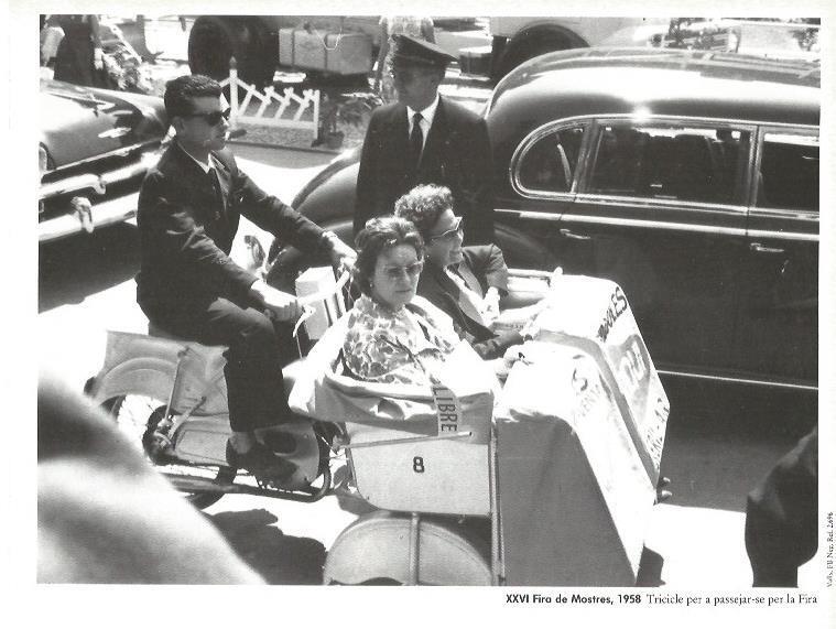 LAMINA V02504: XXVI Fira de Mostres 1958. Triciclo paseando en la Fira