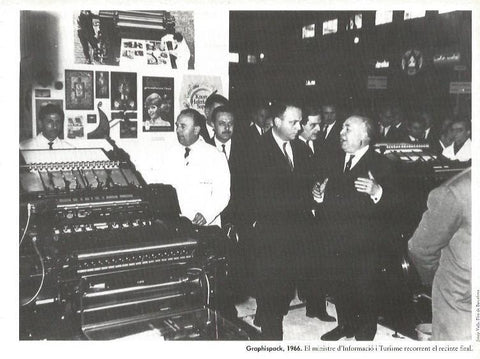 LAMINA V02516: Graphispack 1966. Fraga visitando el recinto ferial