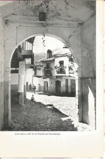 LAMINA V02085: Caceres. Tipica calle de la Puebla de Guadalupe