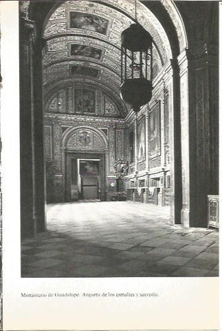 LAMINA V02083: Caceres. Arqueta de los esmaltes y sacristia del Monasterio de Guadalupe