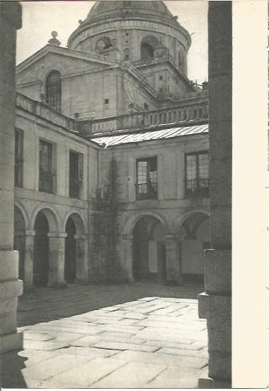 LAMINA V02015: El Escorial. Uno de los patios menores del Palacio
