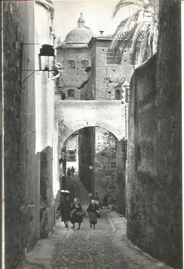 LAMINA V02065: Caceres. Calle tipica