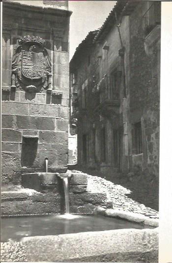 LAMINA V02054: Caceres. Fuente publida en Gata