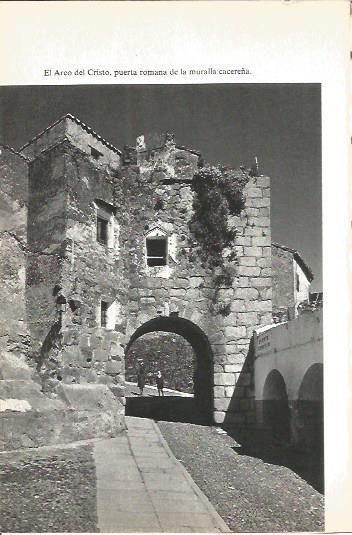 LAMINA V02027: Caceres. Arco del Cristo de la muralla cacereña