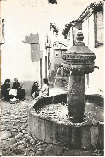 LAMINA V02045: Caceres. Tipica plaza de Jarandilla