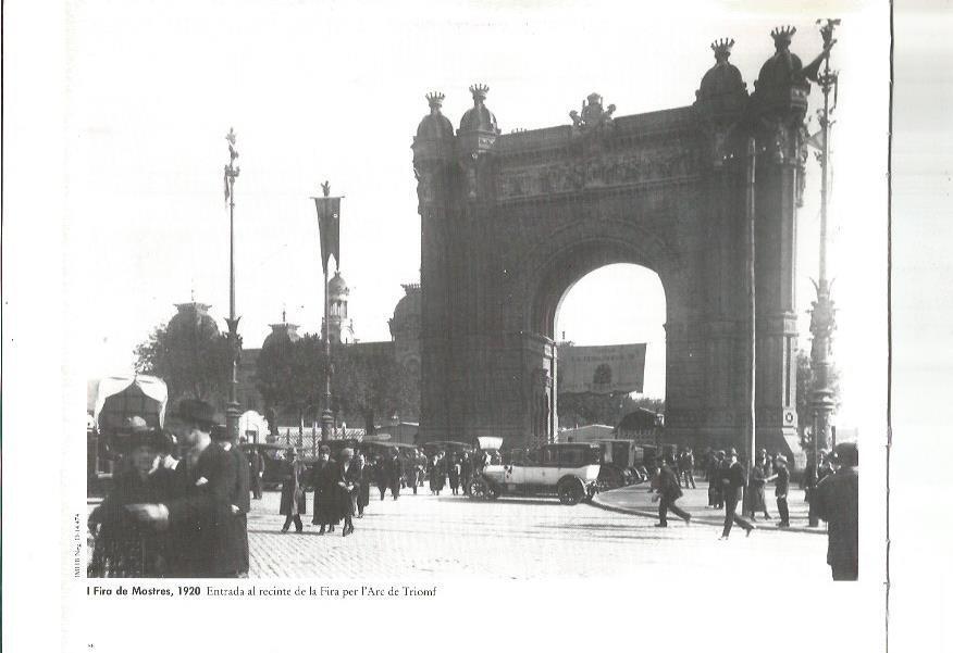 LAMINA V02359: I Fira de Mostres 1920. Entrada al recinto por el Arco del Triunfo