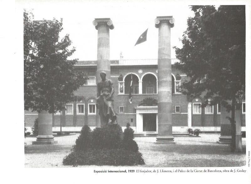 LAMINA V02409: Exposicio Internacional 1929. El fojador por J. Llimona y Palacio de la Ciutat de Barcelona por J. Goday
