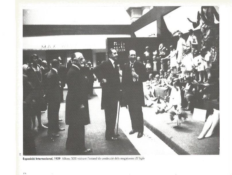 LAMINA V02415: Exposicio Internacional 1929. Alfonso XIII en el estand El Siglo