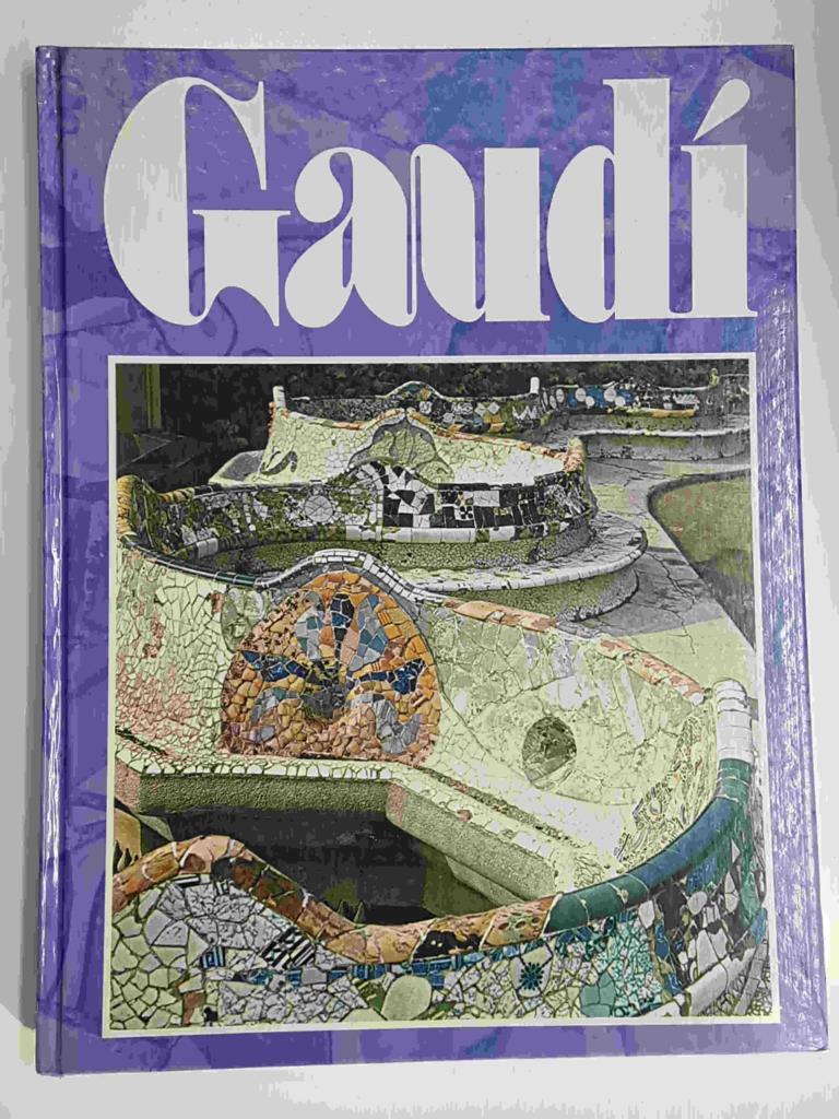 Gaudi, Arquitectura del futur.  Incluye numeroas fotos del famoso arquitecto catalán 