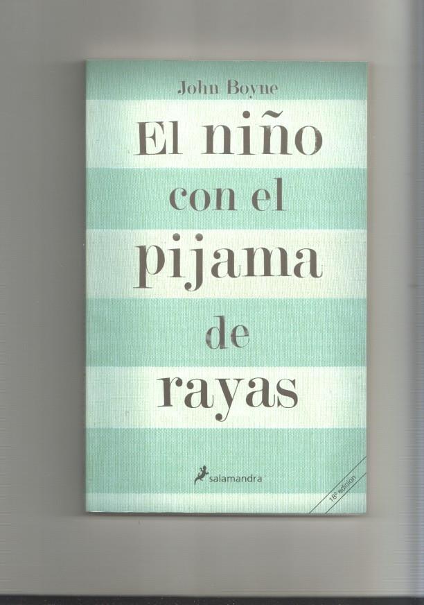 El niño con pijama de rayas