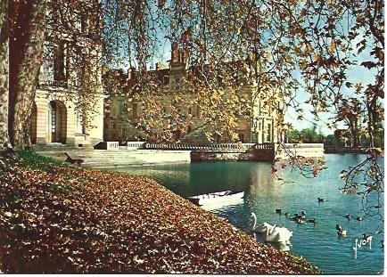 POSTAL L00456: Castillo de Fontainebleu, Francia