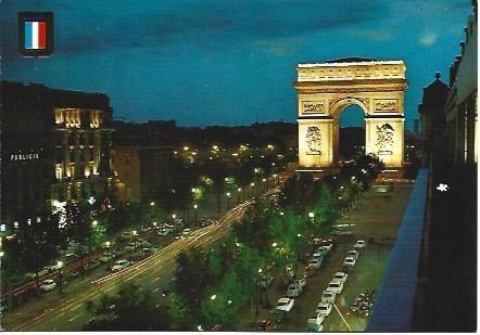 POSTAL L00499: Vista nocturna de Paris con el Arco del Triunfo
