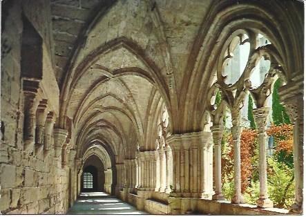 POSTAL L00377: Vista parcial del claustro del Monasterio de Poblet