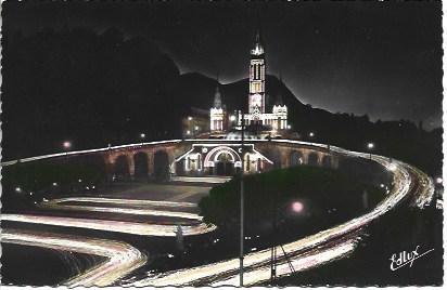 POSTAL L00389: Basilica de Lourdes iluminada