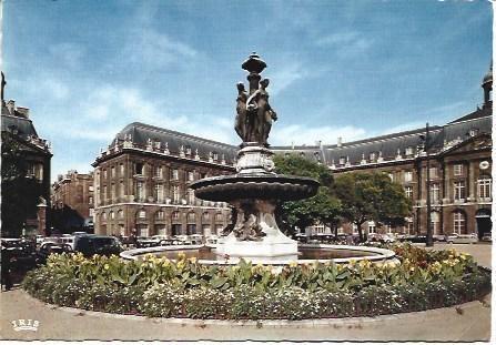 POSTAL L00392: Place de la Bourse en Burdeos, Francia