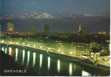 POSTAL L00402: Vista nocturna de Grenoble, Francia