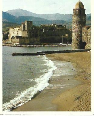POSTAL L00653: Playa e iglesia de Collioure, Francia