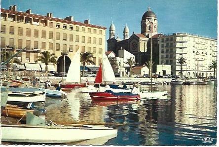 POSTAL L00686: Catedral y puerto de Saint Raphael, Francia