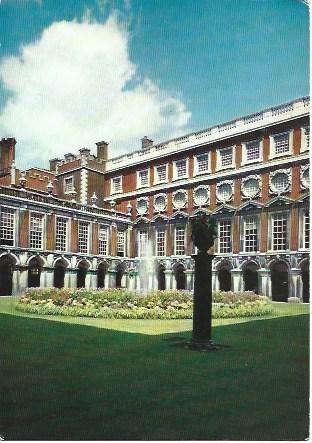 POSTAL L00660: Fachada noroeste del Palacio de Hampton Court, Inglaterra