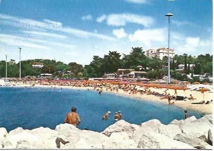 POSTAL L00552: Plage des Pecheurs en Juan Les Pins, Francia